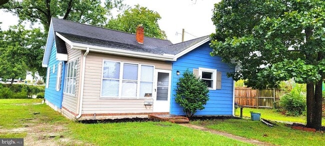 Primary Photo - 104 Middleneck Ln