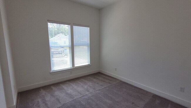 Building Photo - 4bed/3bath single story home in Denham Springs!