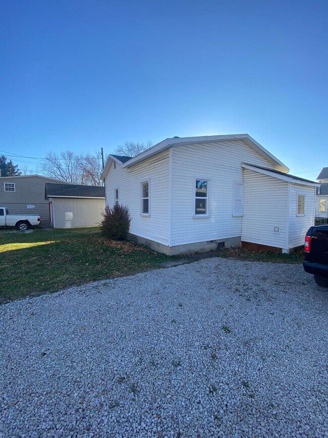 Building Photo - 588 Oak St