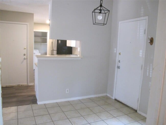 Building Photo - 509 Algerita Dr