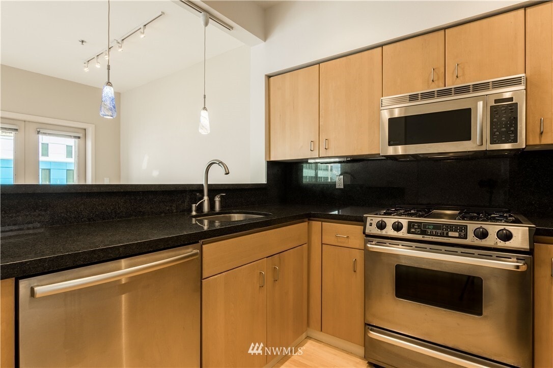Kitchen - 701 Galer St