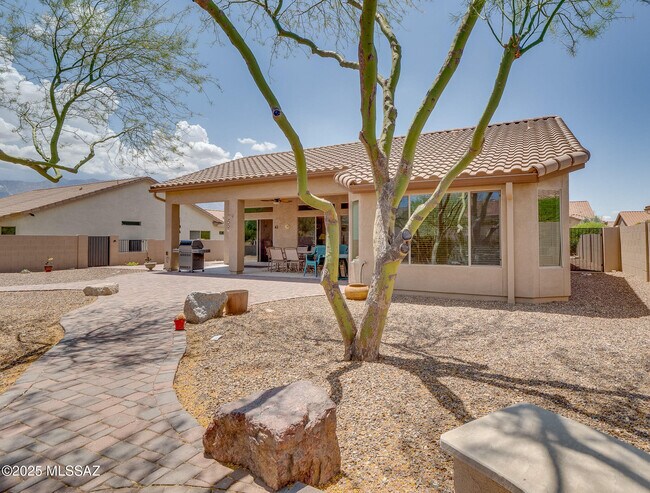 Building Photo - 61736 E Oakwood Dr