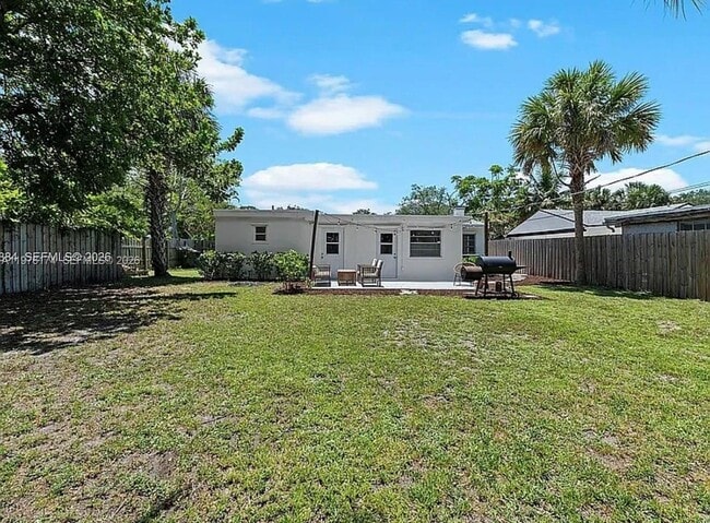 Building Photo - 1480 SW 26th Ave