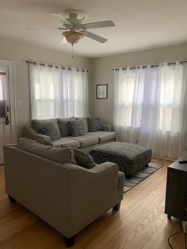 Primary Photo - Spacious Benson Bungalow - 4BD 2B