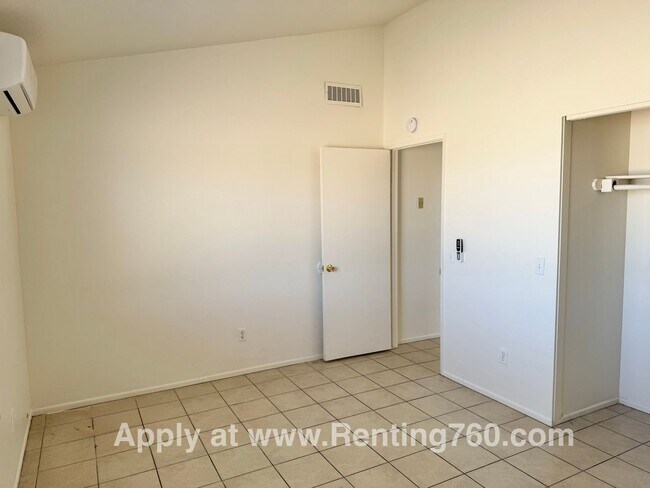 Building Photo - Spacious 2 Bed 1 Bath Home With Indoor Lau...