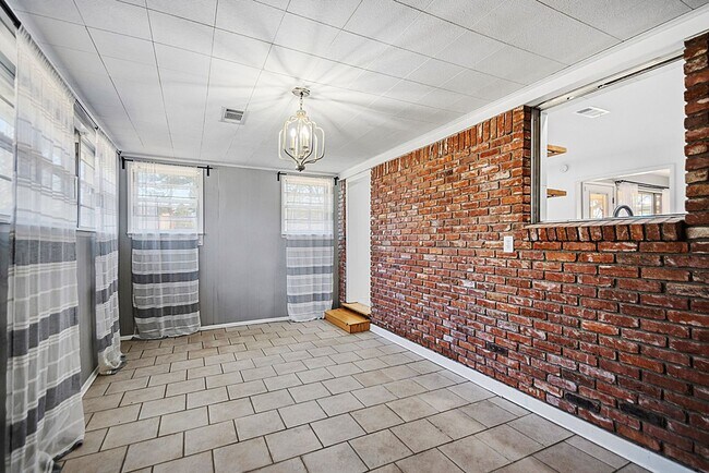 Building Photo - 822 N Coolidge St