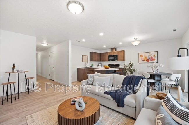 Building Photo - 4762 W Quinault Ave