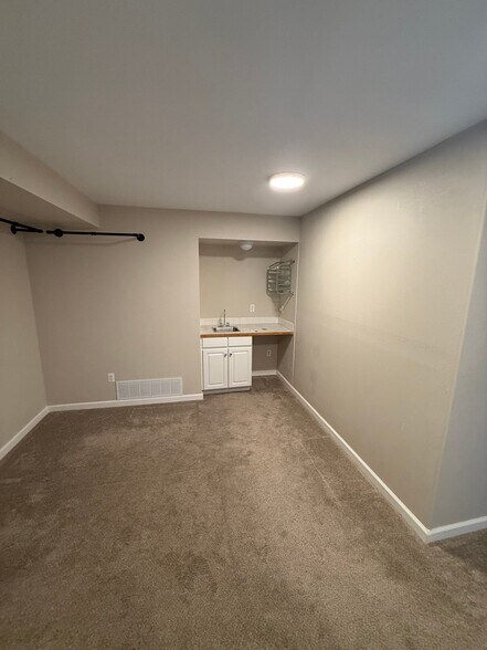 Building Photo - 2829 Springdale Ln