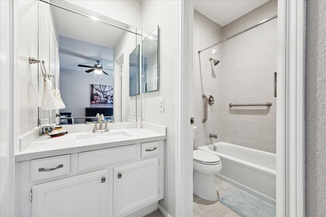 Building Photo - 11711 Memorial Dr