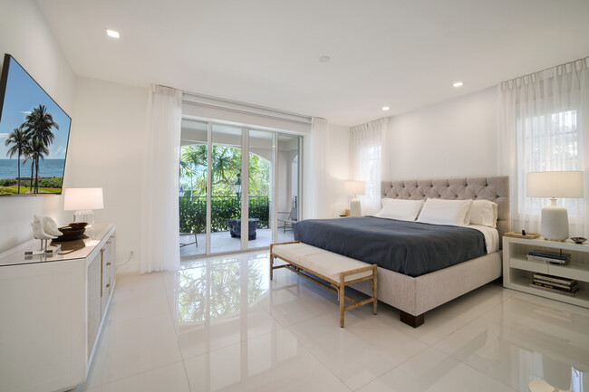 Building Photo - 19117 Fisher Island Dr
