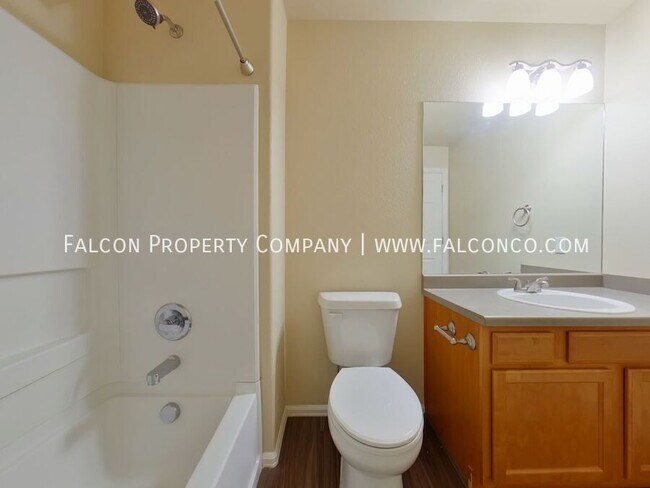 Building Photo - 6224 Saddlebred Way