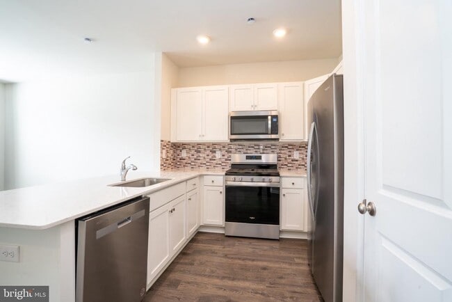 Building Photo - 172 Mazzeo Dr