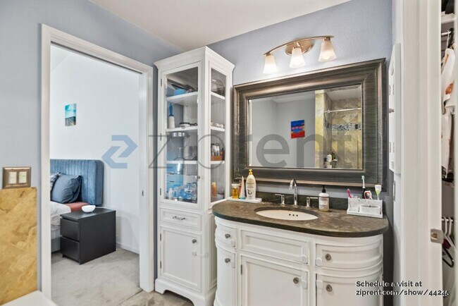 Building Photo - 652 St Ives Ct