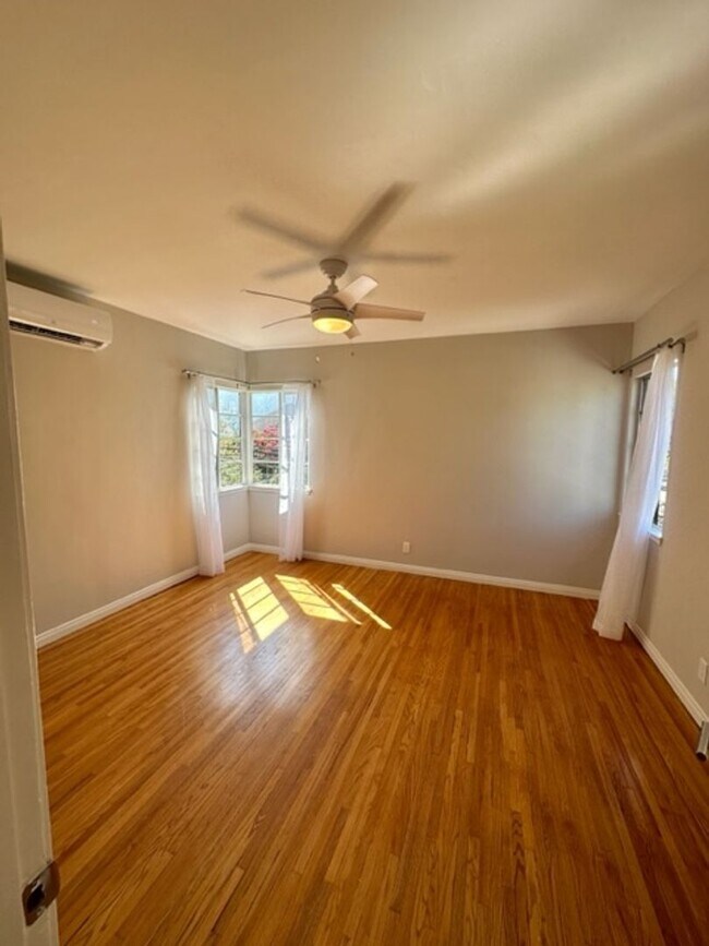 Building Photo - Stand Alone- No Shared Walls - 1 bedroom- ...