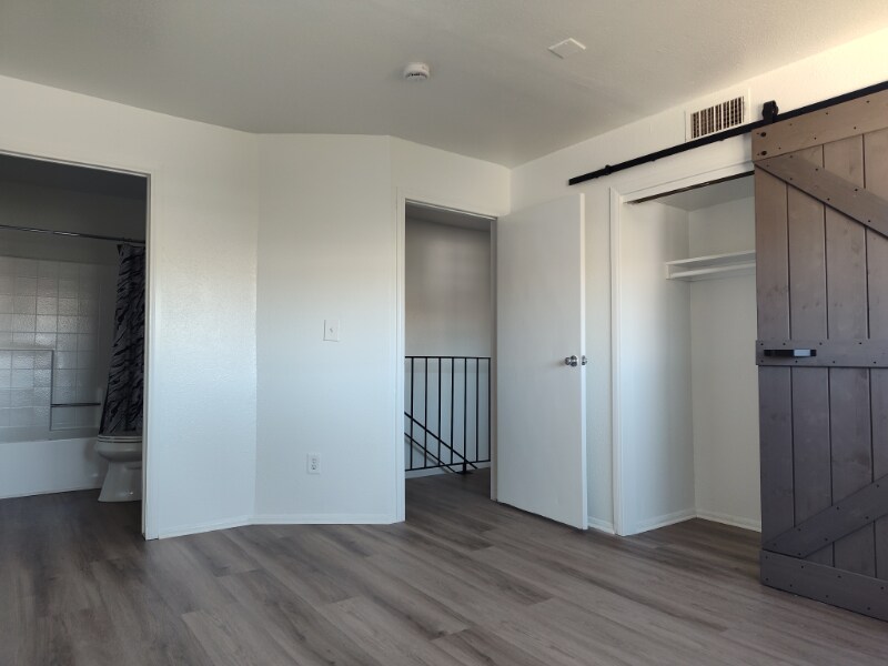 Building Photo - 14746 Delano St