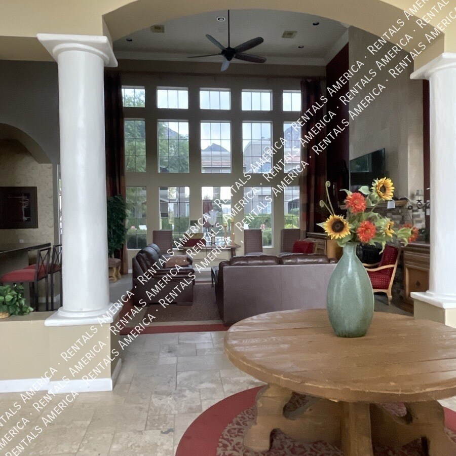 Building Photo - 1500 E Pusch Wilderness Dr