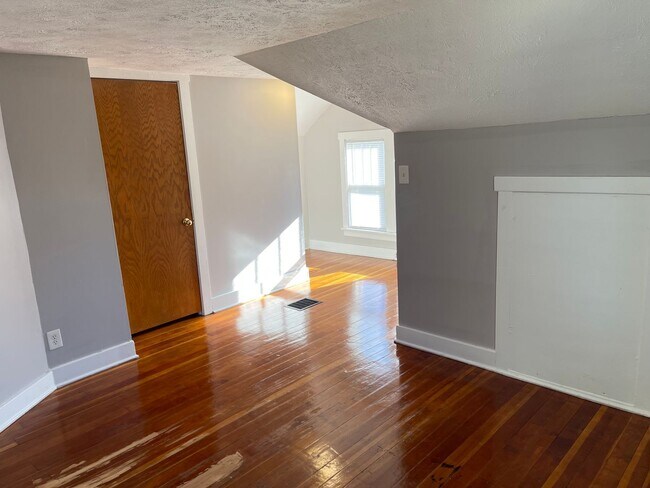 Building Photo - Florence/Minne Lusa 4 bed 2 bath house 160...