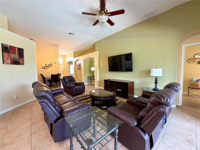 Building Photo - 8127 Fan Palm Way