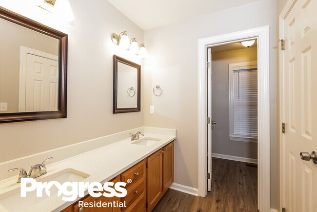 Building Photo - 608 Flicker Ct