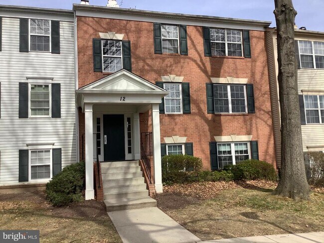 Primary Photo - 12 Normandy Square Ct