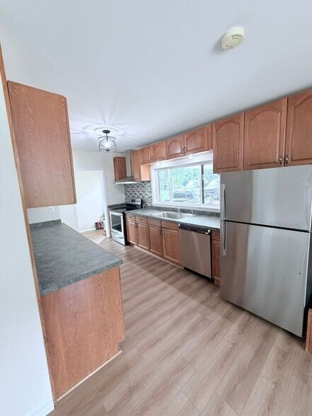 Building Photo - 350 Adelina Rd