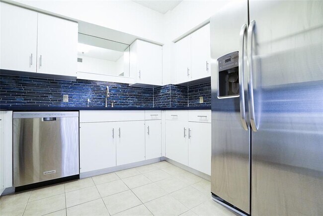 Building Photo - 15 Greenway Plaza