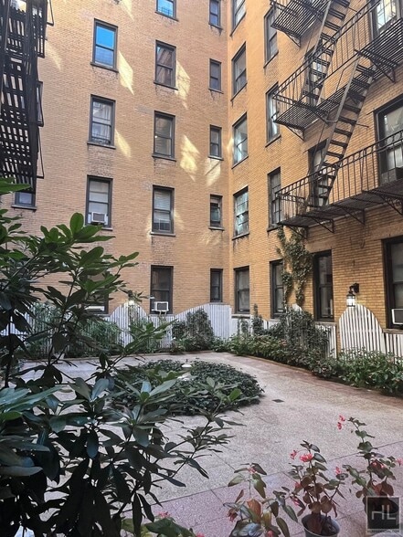 Building Photo - WEST 45 STREET