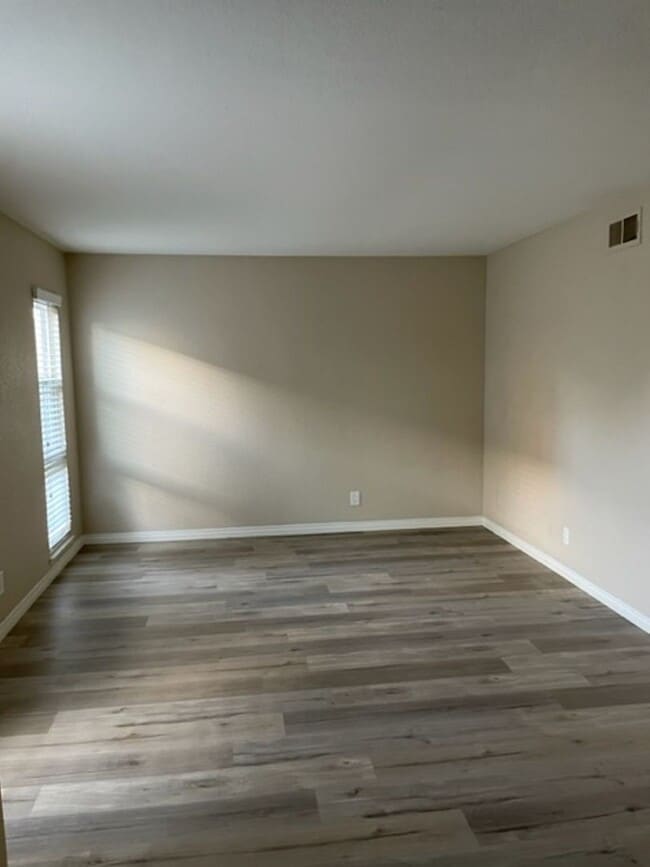 Building Photo - DON'T MISS OUT! HOME AVAILABLE BEGINNING OF MAY