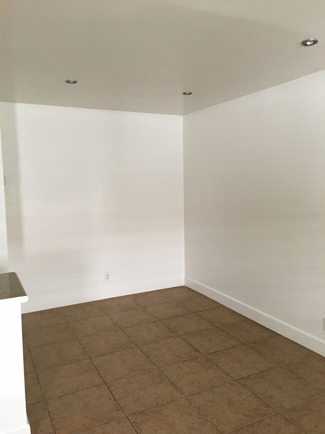 Building Photo - 1330 Lorilyn Ave