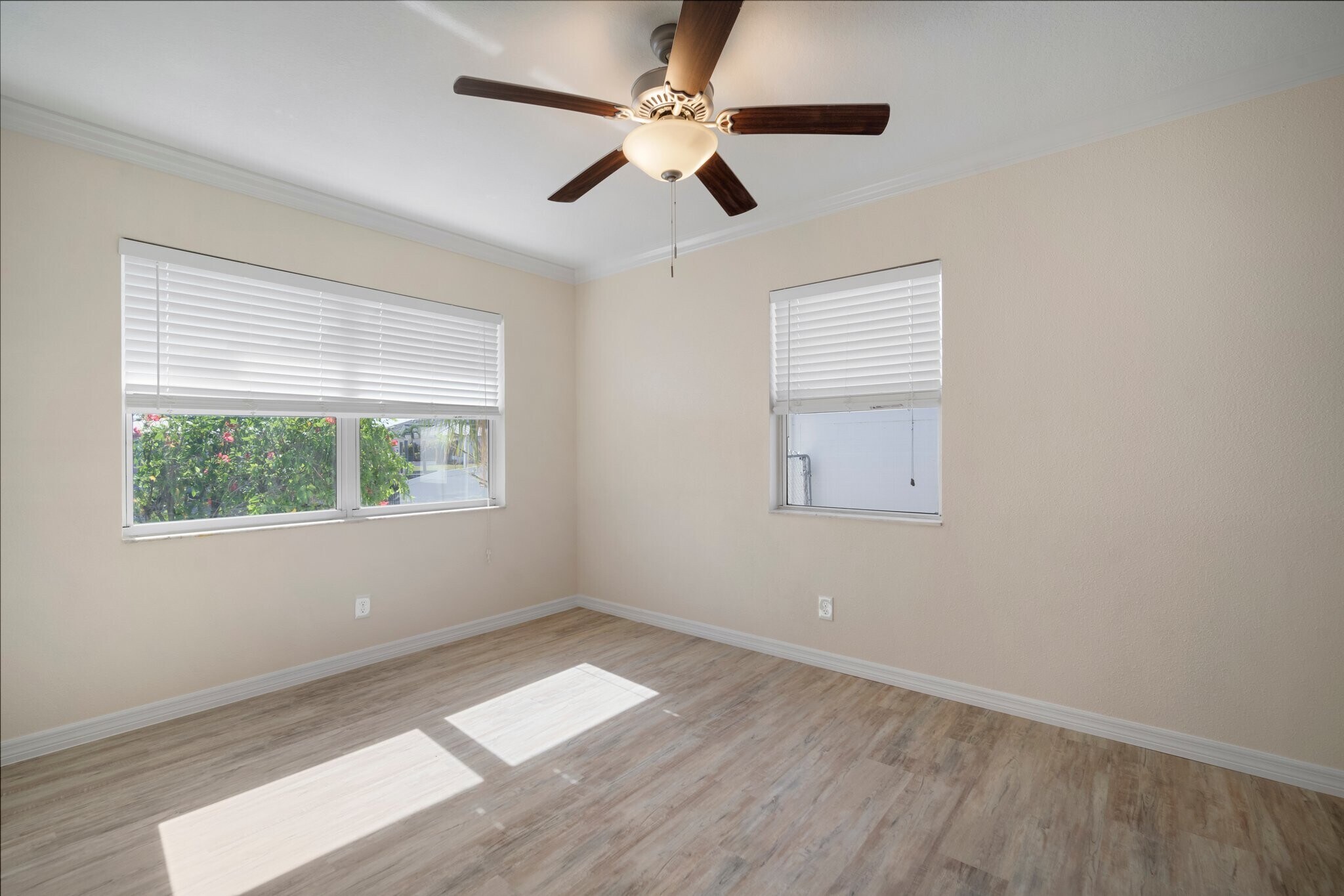Building Photo - 910 Spindle Palm Way