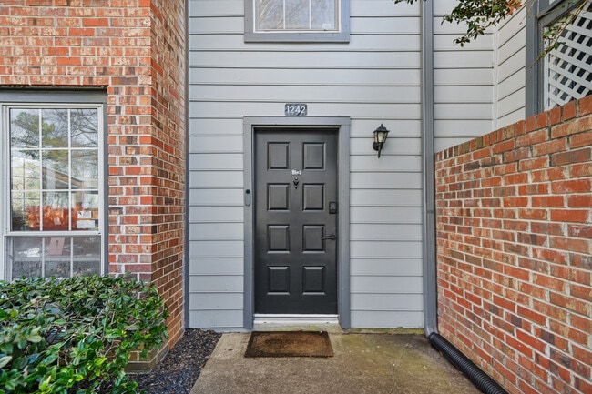 Building Photo - 1242 Weatherstone Dr NE