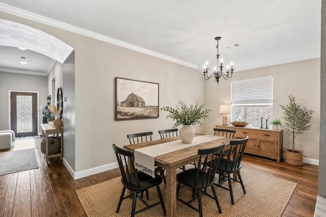 Building Photo - 913 Freesia Dr