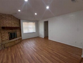 Building Photo - 3648 Country Club Dr W