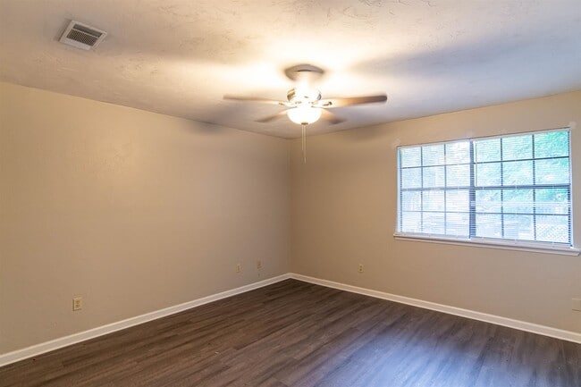 Building Photo - 2201 Hartsfield Rd