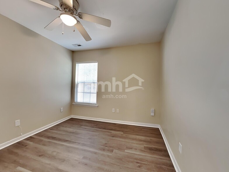 Building Photo - 411 Pine Hill Ln