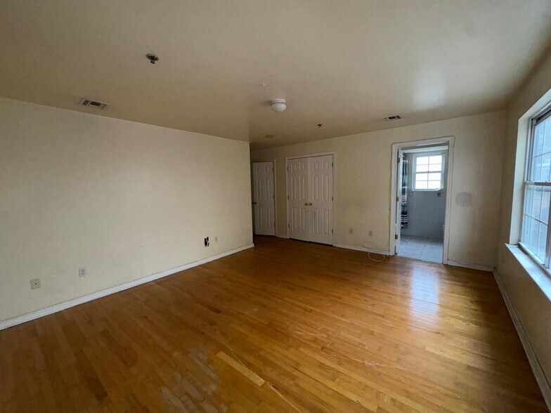 Building Photo - 17 Norfolk St