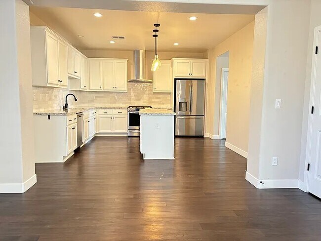 Building Photo - 3281 Crocker Dr