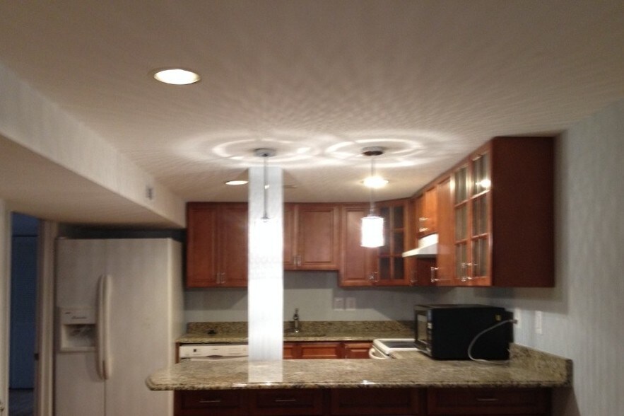 Granite kitchen island - 3905 Brenda Ln