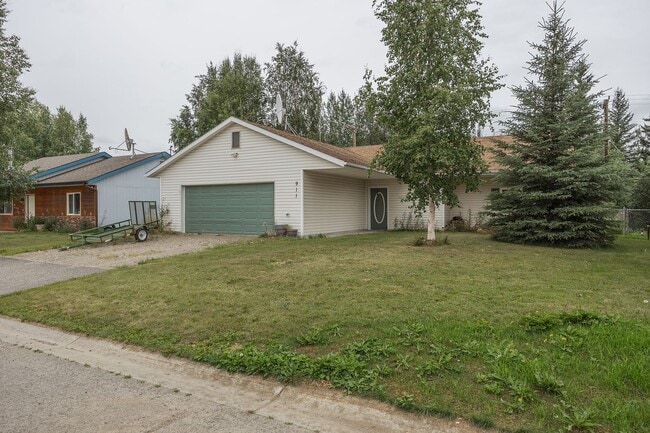 Building Photo - Charming 3-Bedroom Home in North Pole – Ne...