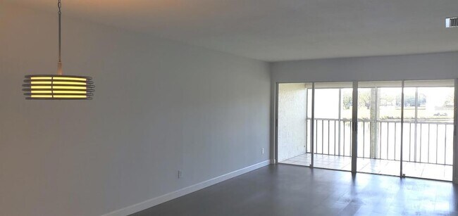 Building Photo - 5210 Wedgewood Ln