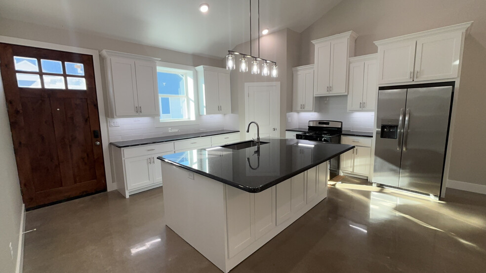 Building Photo - 12542 Vinson Cir