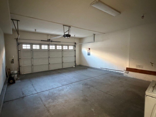 Building Photo - 440 Hart Dr