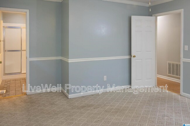 Building Photo - 115 Valley Ln