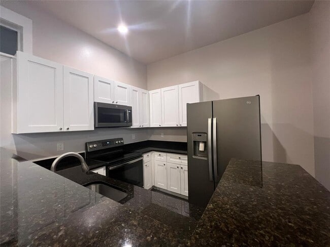 Building Photo - 809 Vance St