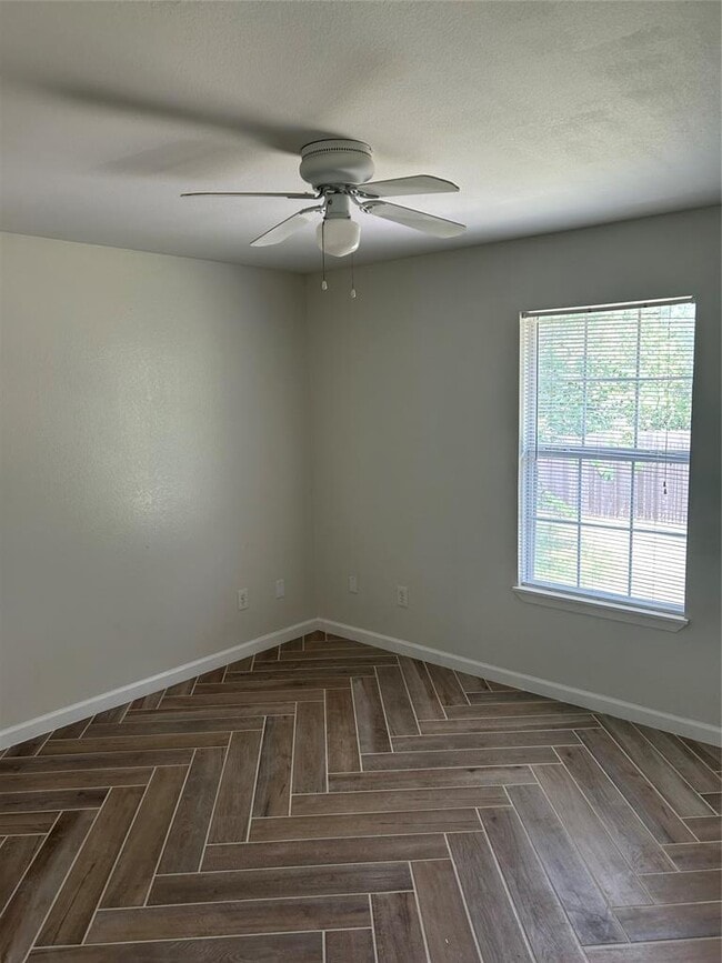Building Photo - 3000 Pecan Springs Rd