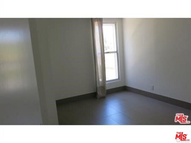 Building Photo - 3949 Los Feliz Blvd