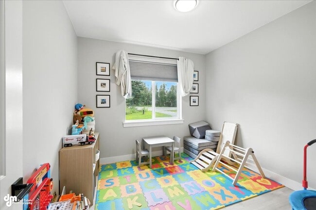 Building Photo - 4 BEDROOM | 2 BATHROOMS | 3 CAR GARAGE | M...