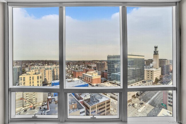 Building Photo - 5 Renaissance Square