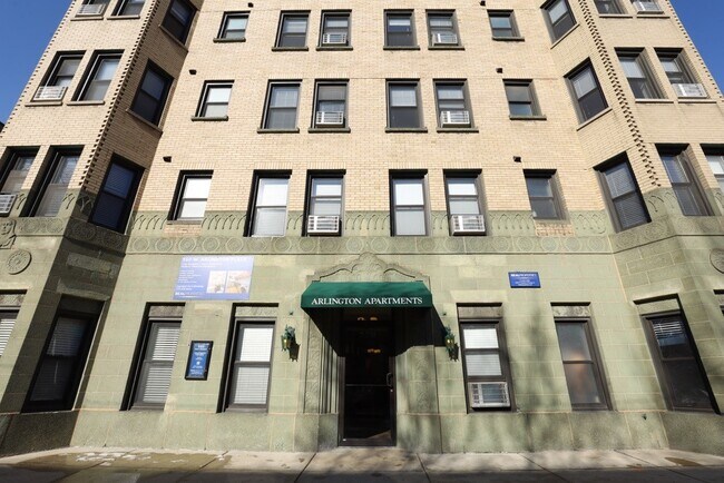 Building Photo - 555 W Arlington Pl