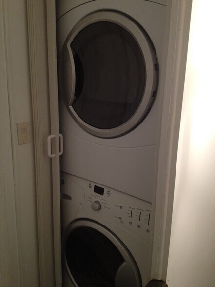 Building Photo - 376 Madison Ave